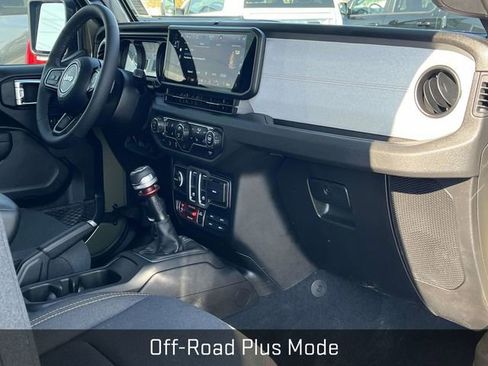 Used 2025 Jeep Wrangler Willys image 22