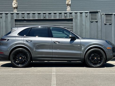 Used 2026 Porsche Cayenne AWD/4WD image 9