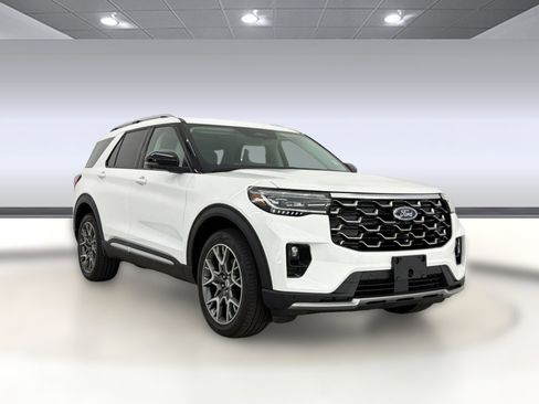Used 2025 Ford Explorer Platinum w/ Ultimate Package AWD/4WD image 7