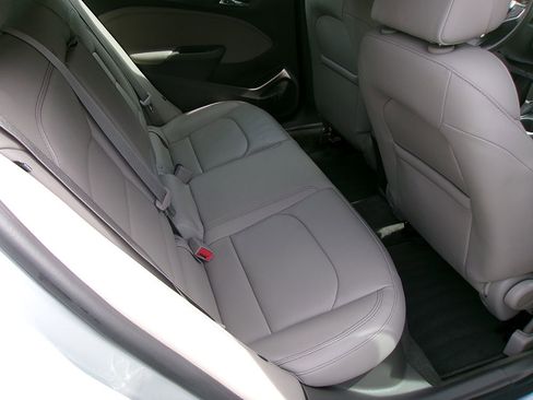 Used 2017 Chevrolet Cruze Premier image 11