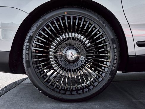 Used 2023 Rolls-Royce Cullinan image 21