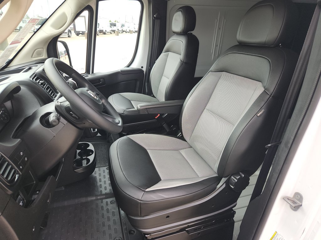 Used 2026 RAM ProMaster 2500 w/ Convenience Group FWD image 13
