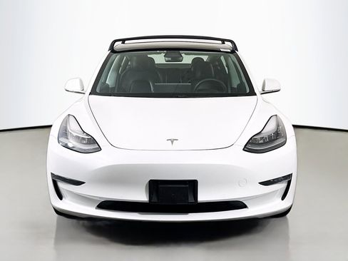 Used 2020 Tesla Model 3 Standard Range Plus image 2