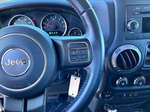 Used 2018 Jeep Wrangler Unlimited Sport S image 19