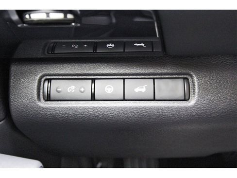 Used 2025 Nissan Pathfinder SV image 17