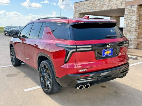 Used 2024 Chevrolet Traverse RS FWD image 3