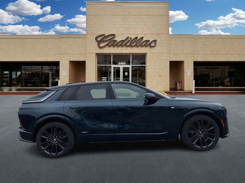 New 2026 Cadillac Lyriq V image 2