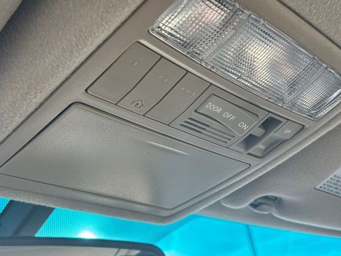 Used 2011 Toyota Camry image 29