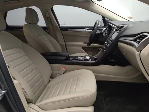 Used 2020 Ford Fusion SE image 21