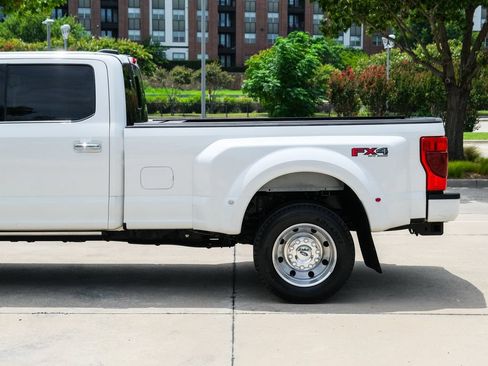 Used 2022 Ford F450 Platinum w/ FX4 Off-Road Package AWD/4WD image 11