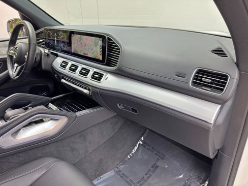 Used 2023 Mercedes-Benz GLS 450 4MATIC image 15