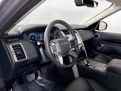 Used 2024 Land Rover Discovery S image 9