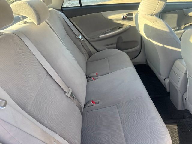 Used 2013 Toyota Corolla LE FWD image 6