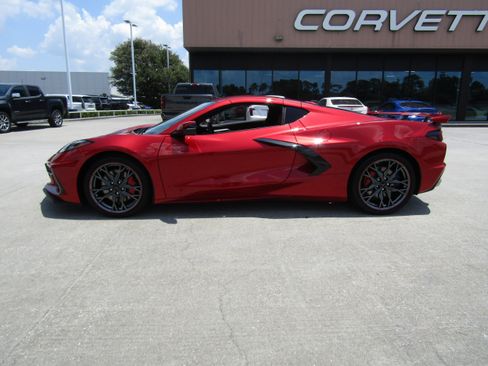 Used 2025 Chevrolet Corvette Stingray Premium Cpe w/ Z51 Performance Package RWD image 8