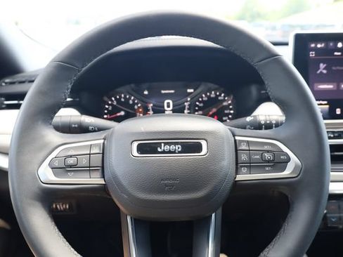 Used 2025 Jeep Compass Limited AWD/4WD image 16