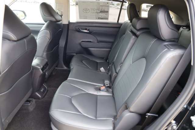 New 2026 Toyota Highlander XLE AWD/4WD image 13