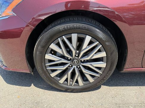 Used 2025 Nissan Altima 2.5 SV FWD image 30
