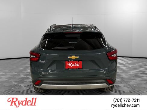Used 2025 Chevrolet Trax LT w/ Driver Confidence Package FWD image 4