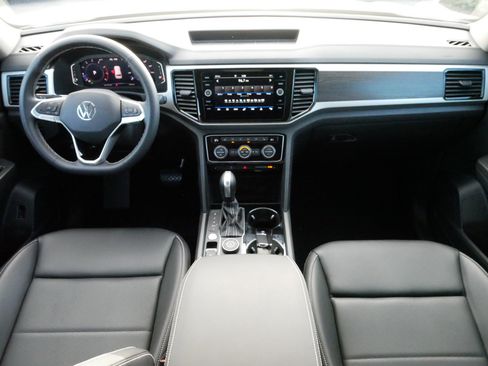 Certified 2023 Volkswagen Atlas SE image 10