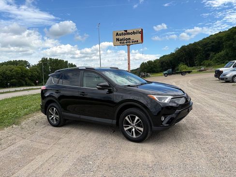 Used 2018 Toyota RAV4 XLE AWD/4WD image 1