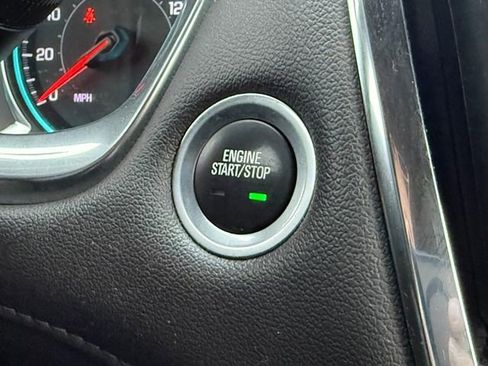 Used 2023 Chevrolet Traverse LT FWD image 16