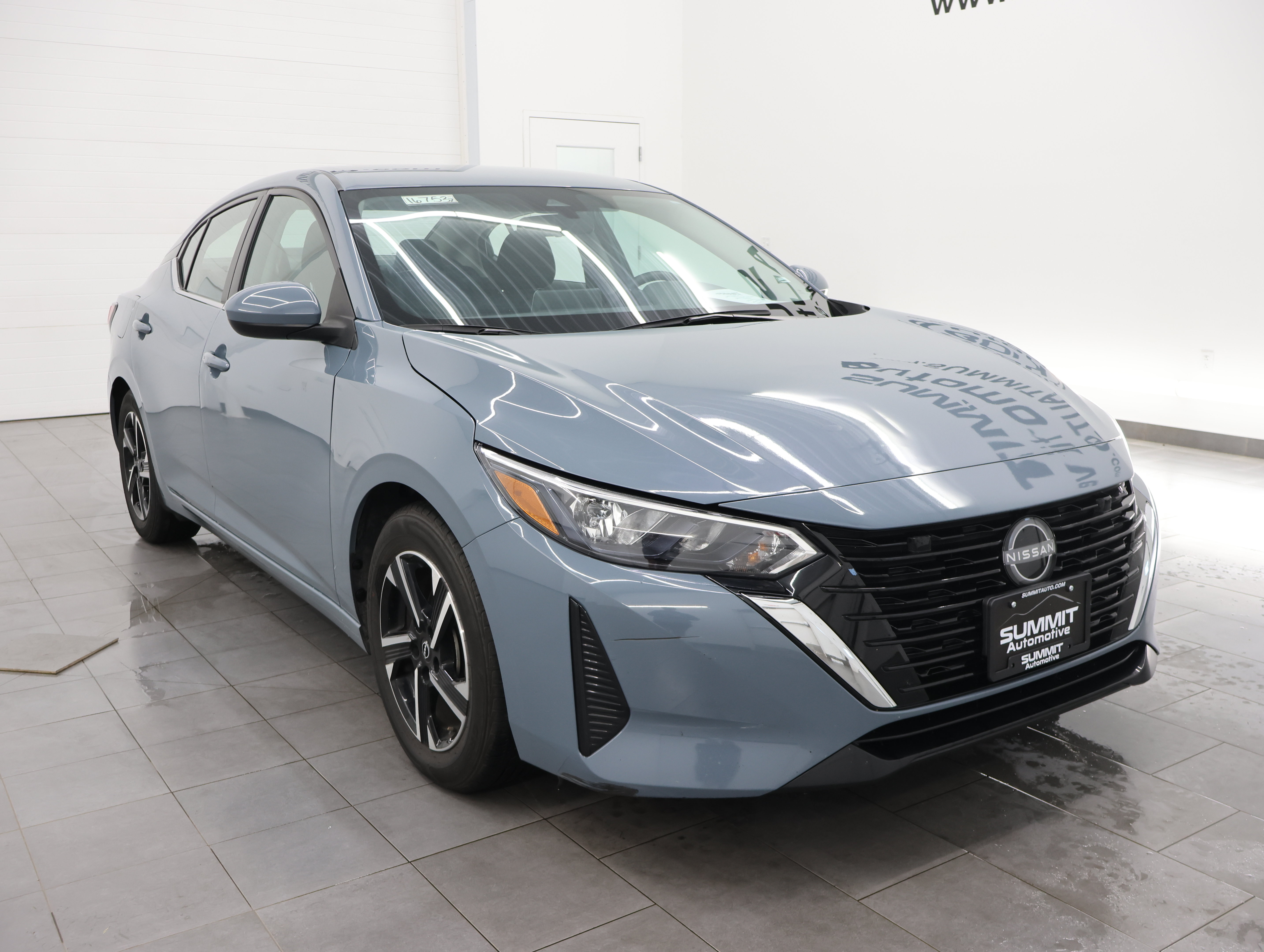 Used 2024 Nissan Sentra SV FWD image 2