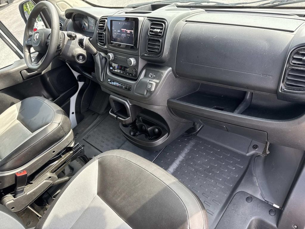 Used 2025 RAM ProMaster 2500 w/ Convenience Group FWD image 14