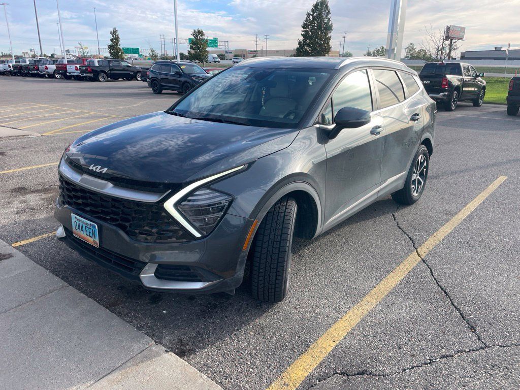 Used 2024 Kia Sportage EX AWD/4WD image 3