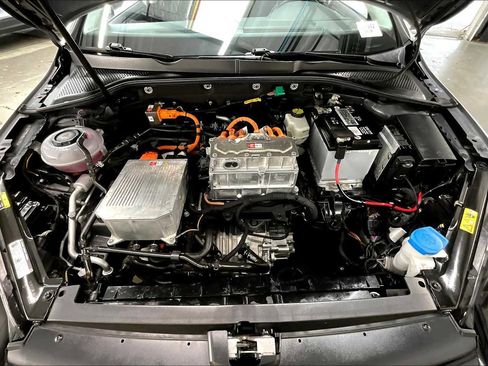 Used 2019 Volkswagen e-Golf SE w/ Driver Assistance Package image 13