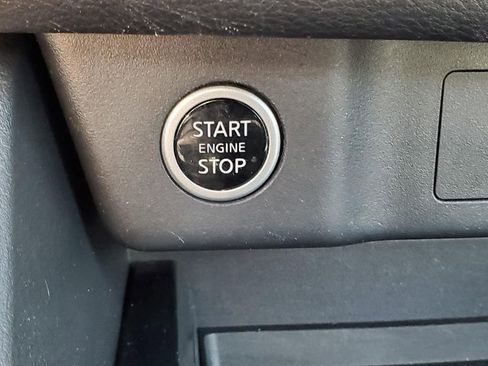 Used 2021 Nissan Rogue SV image 30