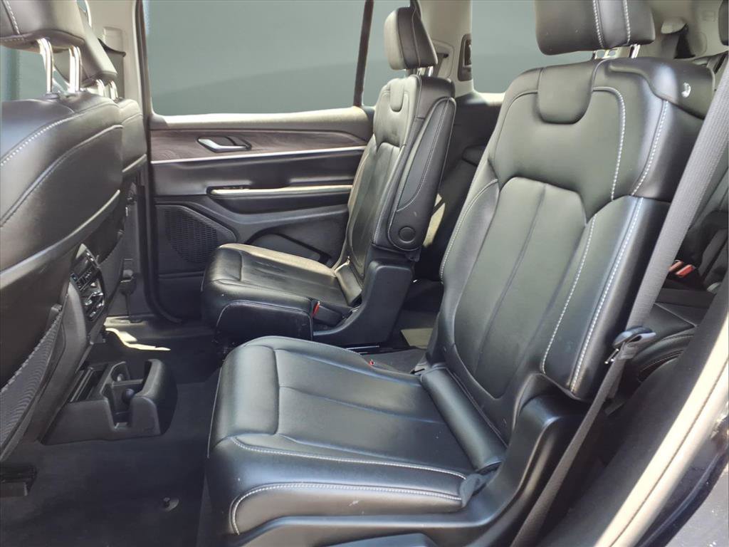Used 2023 Jeep Grand Cherokee L Limited AWD/4WD image 20