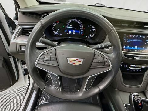 Used 2018 Cadillac XT5 Luxury w/ Driver Awareness Package FWD image 11
