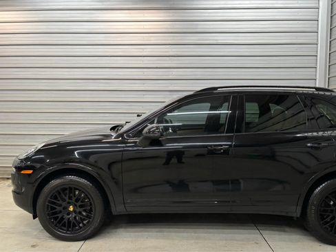 Used 2017 Porsche Cayenne Platinum Edition AWD/4WD image 3
