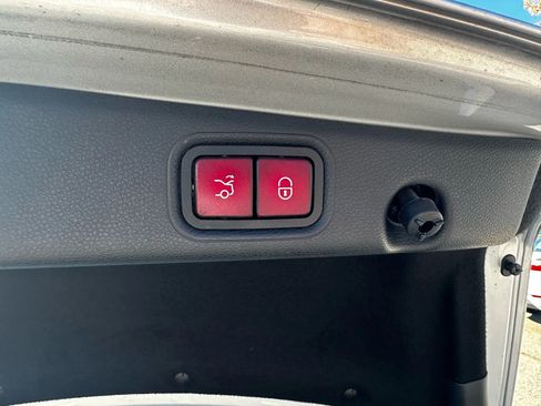 Used 2019 Mercedes-Benz E 300 image 38