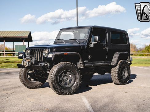 Used 2004 Jeep Wrangler 4WD image 2