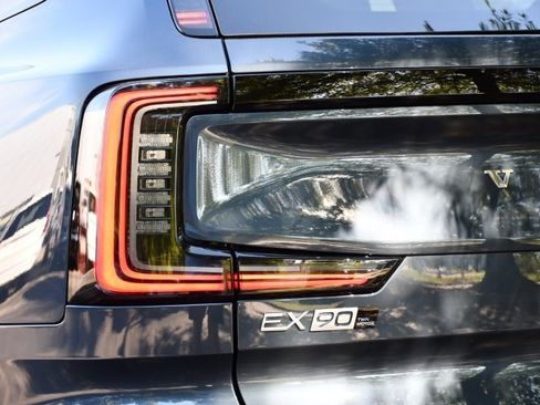 New 2025 Volvo EX90 Ultra w/ Protection Package Premier image 9