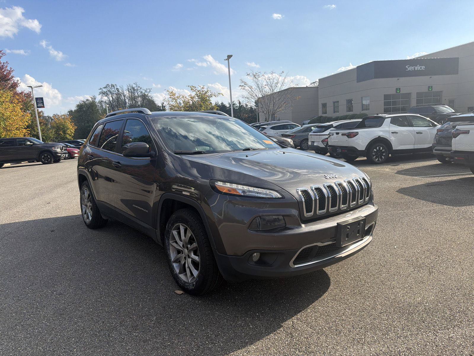 Used 2018 Jeep Cherokee Limited AWD/4WD image 19