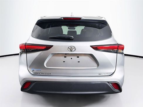 Used 2023 Toyota Highlander XLE image 6
