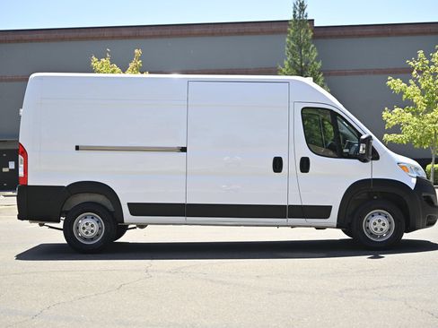 Used 2023 RAM ProMaster 2500 FWD image 4