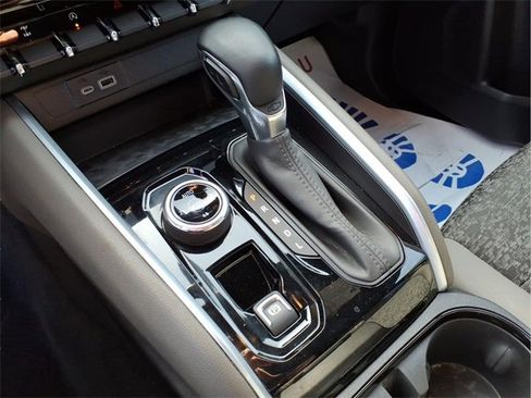 Used 2024 Chevrolet Colorado ZR2 w/ Technology Package image 19