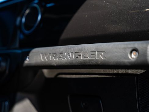 Used 2021 Jeep Wrangler Unlimited Rubicon image 19