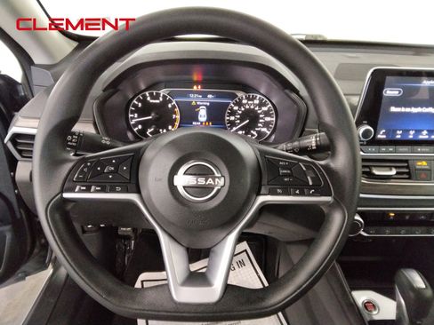 Used 2025 Nissan Altima 2.5 SV image 10