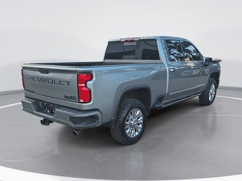 Used 2024 Chevrolet Silverado 2500 High Country w/ High Country Premium Package image 3