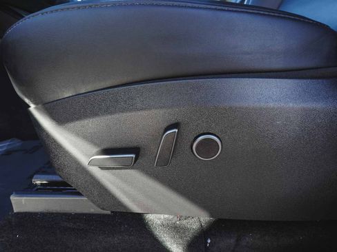 Used 2022 Tesla Model Y Long Range image 29