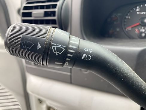 Used 2006 Ford F550 2WD Regular Cab Super Duty image 11