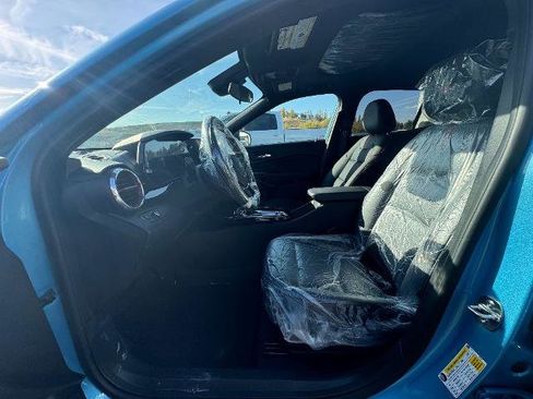 New 2025 Chevrolet Trax RS w/ Sunroof Package image 2