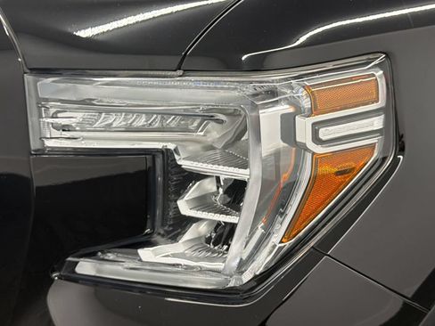 Used 2021 GMC Sierra 1500 AT4 w/ AT4 Premium Package AWD/4WD image 12