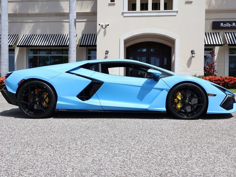 Used 2025 Lamborghini Revuelto AWD/4WD image 5