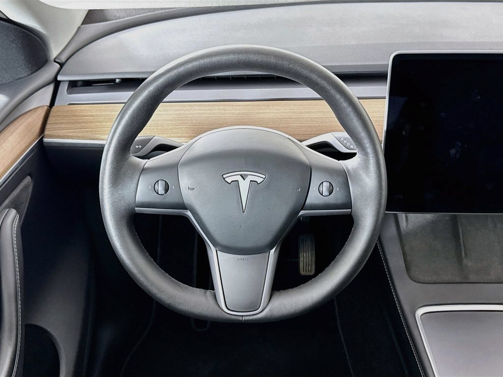 Used 2025 Tesla Model Y Long Range AWD/4WD image 4