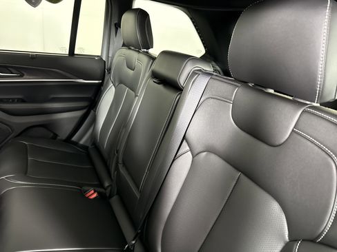 New 2025 Jeep Grand Cherokee Limited w/ Luxury Tech Group II image 10